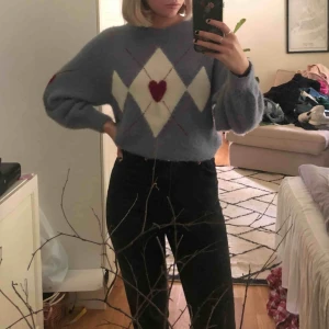  - Jättefin tröja från Zara kids, passar som en Xs/S Knappt använd och jättemysig! Möts upp i Göteborg, eller så betalar köparen för frakten. 