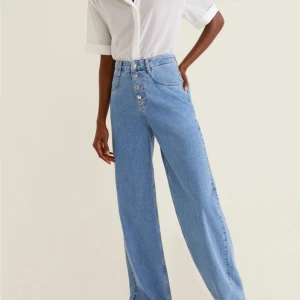  - SÖKER dessa jeans från mango, hör av dig! 💕💖