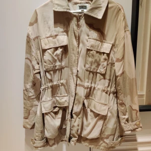  - Står XS i lappen men det är en oversize modell