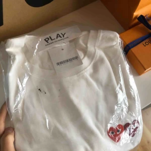  - Oanvänd CDG Play Tshirt