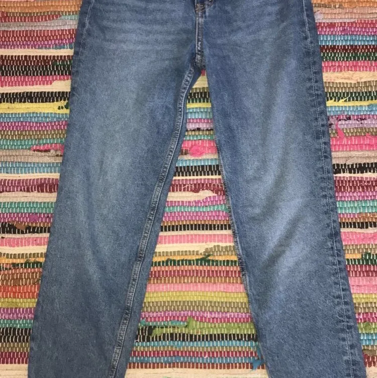 Aldrig använda, superfina jeans. Strl 32. Köparen betalar frakt . Jeans & Byxor.