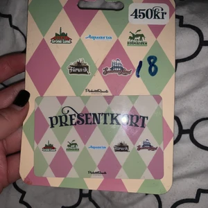 Presentkort Gröna Lund m.m - Presentkort på gröna Lund men gäller på alla ställen som bilden visar. Säljer det för 380:- SEK. Men du får ett värde på 450 kr. Fraktar endast under dessa omständigheter. Men jag bjuder på frakten.  OBS FINNS PÅ ANDRA SIDOR