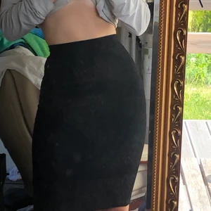 Svart pennkjol - Svart pennkjol i nyskick. Stretchig så passar XS-S!