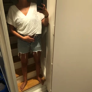 Blus  - Fin vit blus som aldrig kommit till användning, frakt kan ingå vid snabb affär