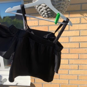 Super snygg tröja från bikbok  - Tröja från bikbok, banden går att ta av! S