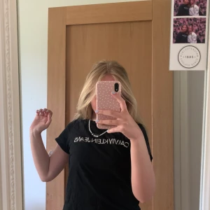 Calvin Klein tröja - Snygg T-shirt från Calvin Klein Jeans🤍 Använd men in i toppen skick.