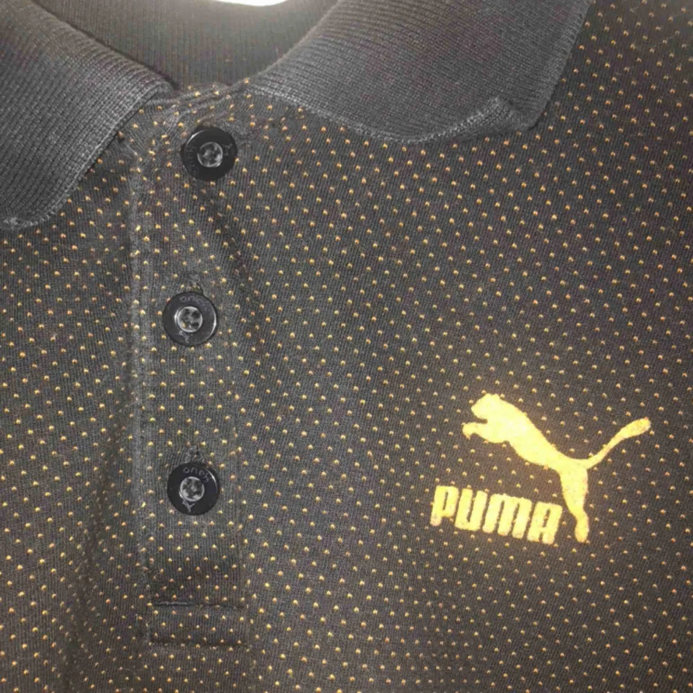Puma Polo tröja köpt i en Puma butik för 800kr. T-shirts.
