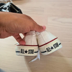 Strl 38  - Converse lite använda i bra skick.☺