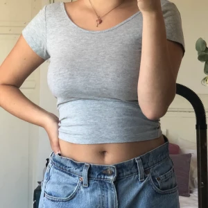 söt topp !💕 - topp ifrån bikbok i storlek S, är super söt och sitter tajt men är väldigt bekväm! 💫 +frakt 