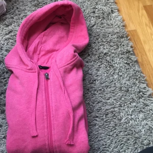 Hoodie - Rosa jätte skön hoodie, kan mötas eller frakta (köparen står för frakten) 