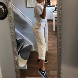 Byxdress - Vit byxdress i jeansmaterial från Monki.  Storlek XXS men passar XS 