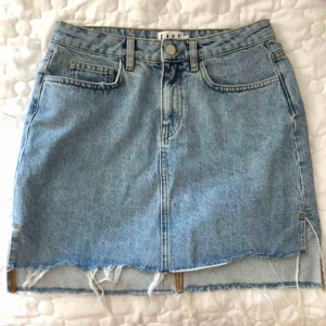  - Supersnygg jeanskjol från märket FAYT, köpt på NA-KD. Säljer pga för liten