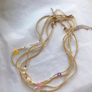 Handgjorda smycken - Säljer jättefina handgjorda smycken. Kontakta mig för egen beställning💙