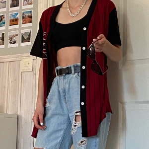 Oversized t-shirt - En t-shirt som man kan öppna, den är super skön och oversized