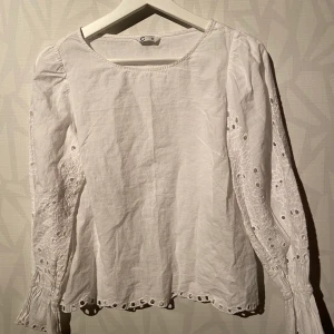 Vit blus cubus - Vit blus från Cubus stl 34 