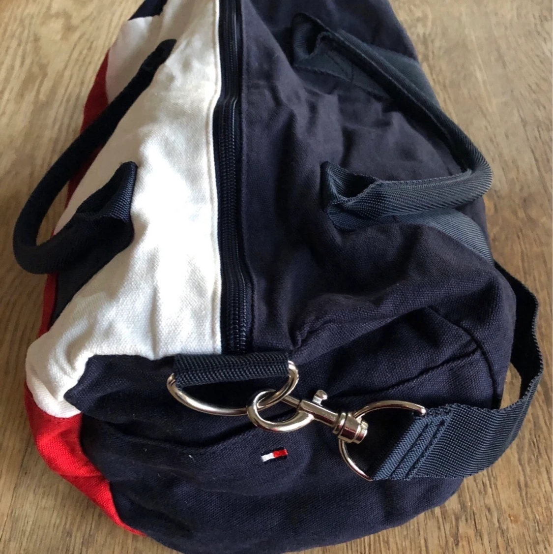 TOMMY HILFIGER VÄSKA - 90