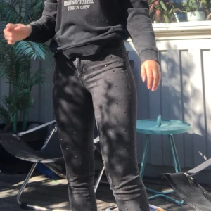 Coola jeans - Jättesköna jeans från hm. Inga fläckar. Köparen står för frakt