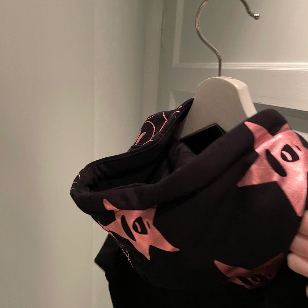 By A Bathing Aape hoodie. Så cool o snygg🤩 äkta 450+frakt💘. Huvtröjor & Träningströjor.