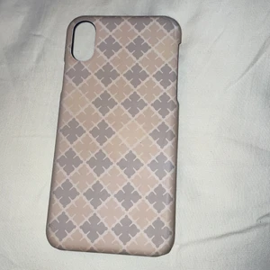 Marlene Birger skal för iPhone X/Xs  - Säljer mitt Marlene Birger skal. Startbud på 150 kr (köpt för 350 kr). Har få tecken på att den är använd✨🤍