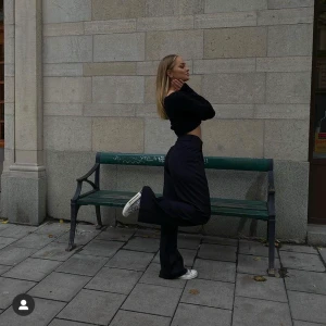 A-dsgn kostymbyxor  - tänkte sälja mina trendiga A-dsgn kostymbyxor i storlek XS men jag som brukar ha 36/S kan ha dom, (så passar båda) köpta för 799kr, buda från 500kr💞🤩 säljer pgr av att jag har massa byxor och måste bli av med några!!