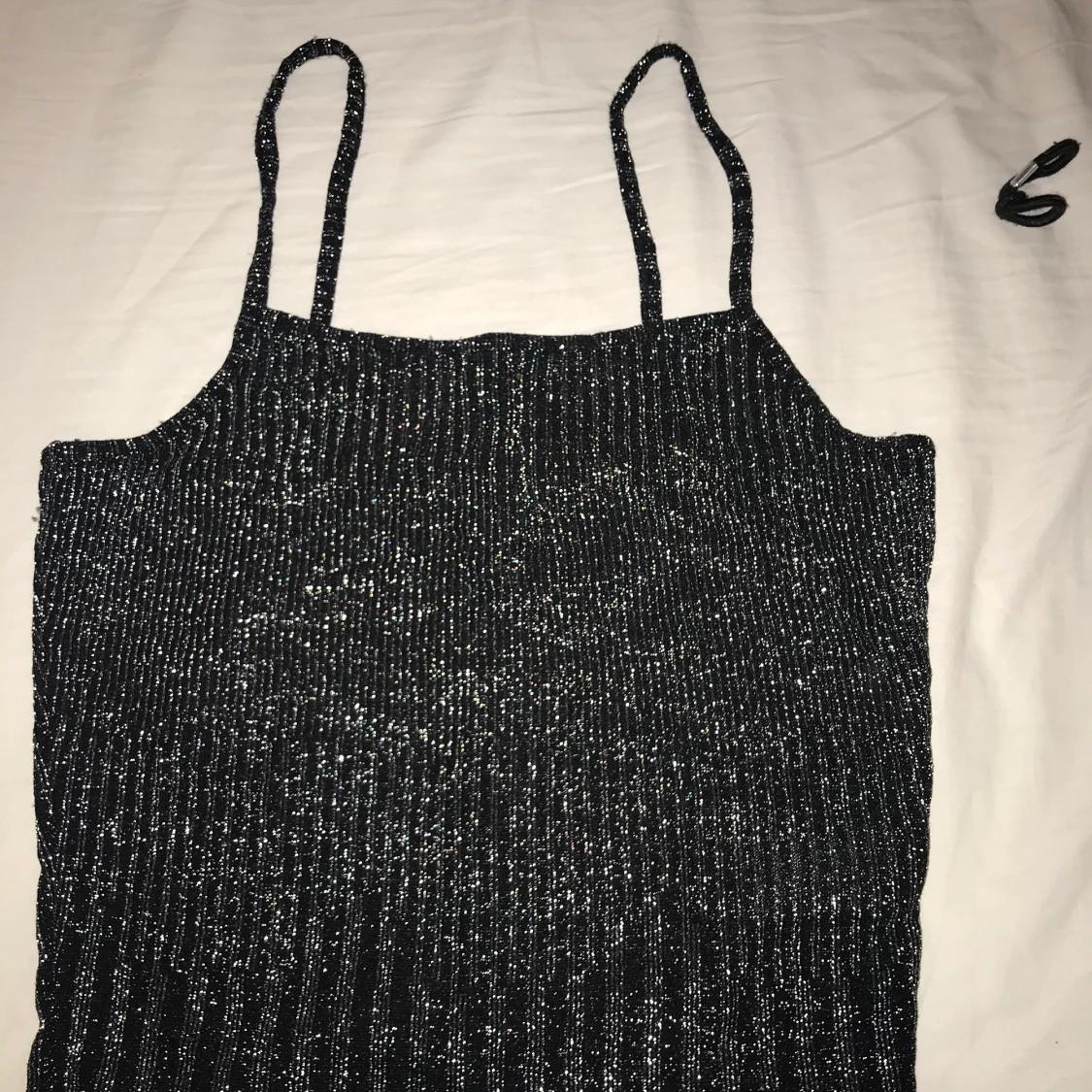 Glittrig croptop. Strl S. Inte stickig.
