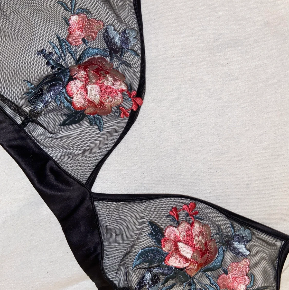 Super fin bh med broderingar på - 90