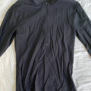 Nät lång armad svart tröja - Nät lång armad svart tröja