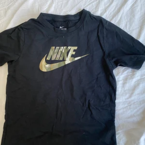 Nike T-Shirt - Nike T-shirt 