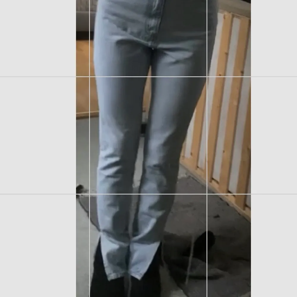 Jeans storlek 38. Jag är 175cm. De är helt nya och säljs pga att de inte passar mig som jag vill🥰 nypris 400kr köpare står för frakt, 80kr💕 pris kan diskuteras. Jeans & Byxor.