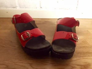  - Träskomodell 
Något slitage på sidan men ingen större fara.
