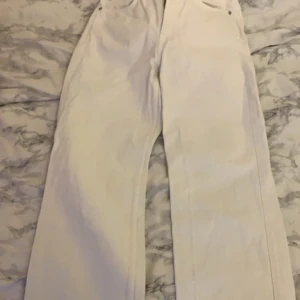 Weekday jeans - Vita weekday jeans.storlek 29/30. 