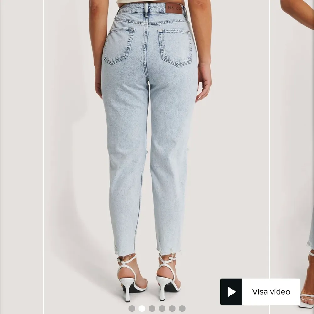 Blåa jeans med hål! Användes 1-2 ggr då det inte är min stil,det är därför ja säljer nypris är 499 och säljer för 100❤️. Jeans & Byxor.