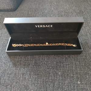 Versace armband. Nypris 3500