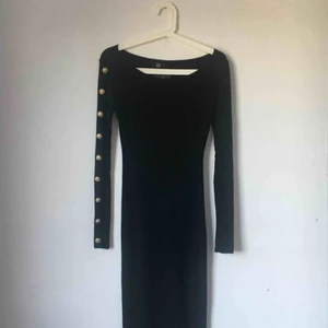  - Bodycon dress men fina detaljer 🌟 Ny! Kan även vara off shoulder! 