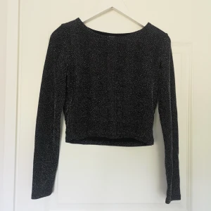  - Glittrig långärmad tröja (en aning randig) ✨🌿