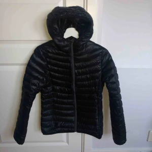  - Nästan oanvänd Everest jacka köpt på stadium för 800kr Stl: XS/S Svart 