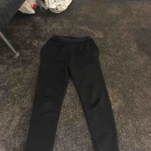  - Ett par kostymbyxor! Köparen betalar frakten :) betalas med swish