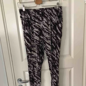  - Mysbyxor, supersköna med resor i midjan. 