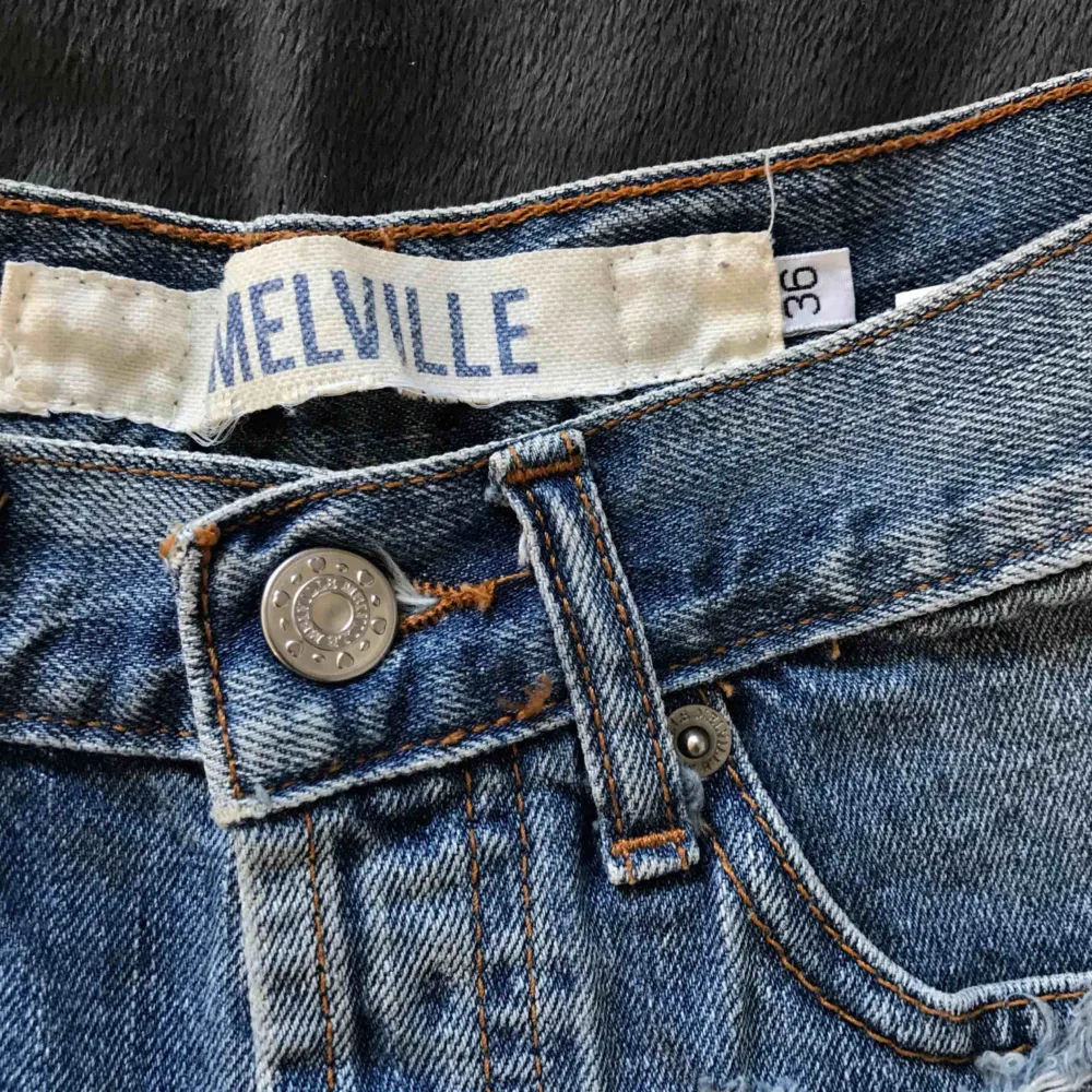 Jeansshorts från Brandy Melville, högmidjade.. Shorts.