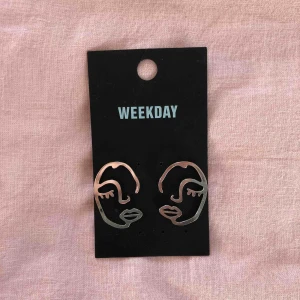  - Oanvända örhängen