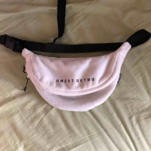 Fannypack - Fanny från sweet hh, går inte att få tag på nånstans så vitt jag vet 💕 mer bilder/info kan skickas vid intresse
