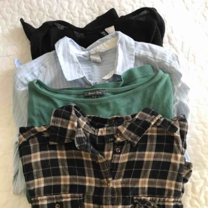  - Kofta, 2 skjortor, en tröja med 2/3 ärmar med ljusare sömmar. Allt för 100   