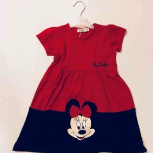  - Säljer minnei mouse klänning 149 kr st . Det finns även i rosa färg.