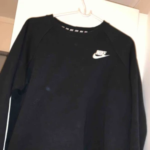  - Jätte fin Nike tröja i storlek L då jag ville att den skulle sitta lite lösare Köparen står för frakt