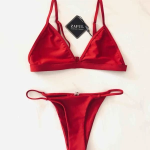  - Rött bikiniset med smala band från Zaful. Helt oanvänd, säljer pga för sent för att skicka tillbaka. Köparen står för frakten 🌺 
