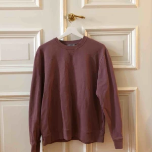 - Fin sweatshirt från cos! Kan mötas upp i Gbg annars tillkommer frakt✨