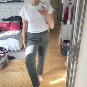  - Oanvända snygga kostymbyxor från Mango med skön resår i midjan. Frakt tillkommer🌸