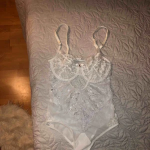  - Body, endast provat! Strl S, jag skulle säga att det är som strl 34. 