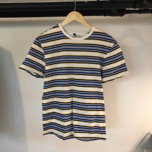  - Randig T-shirt, XS men passar S. Swish, du betalar frakt. 