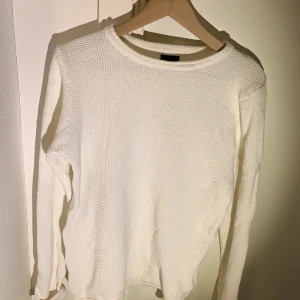 stickad tröja  - Stickad tröja, Solid, bra skick storlek M passar även L. 